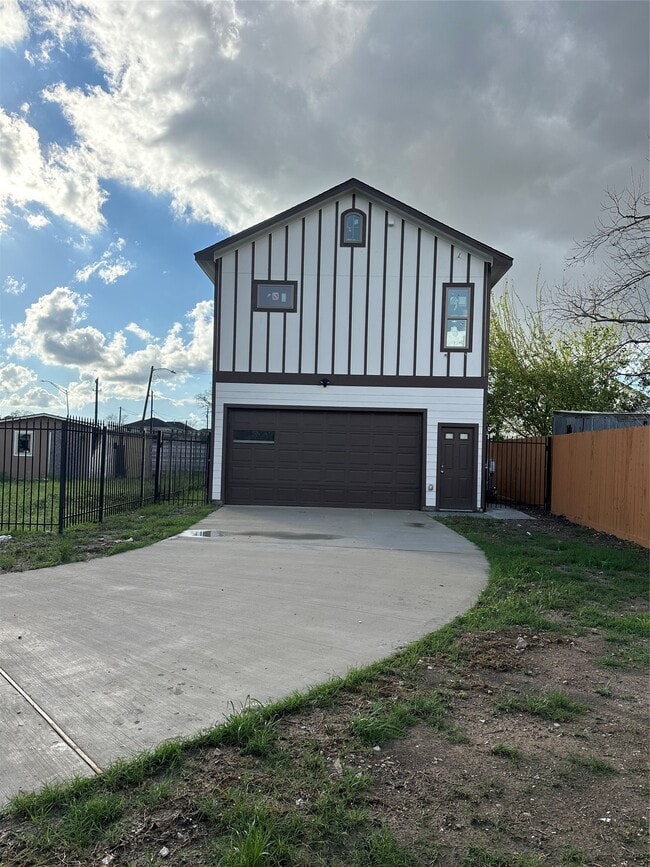Photo - 8321 Coma St