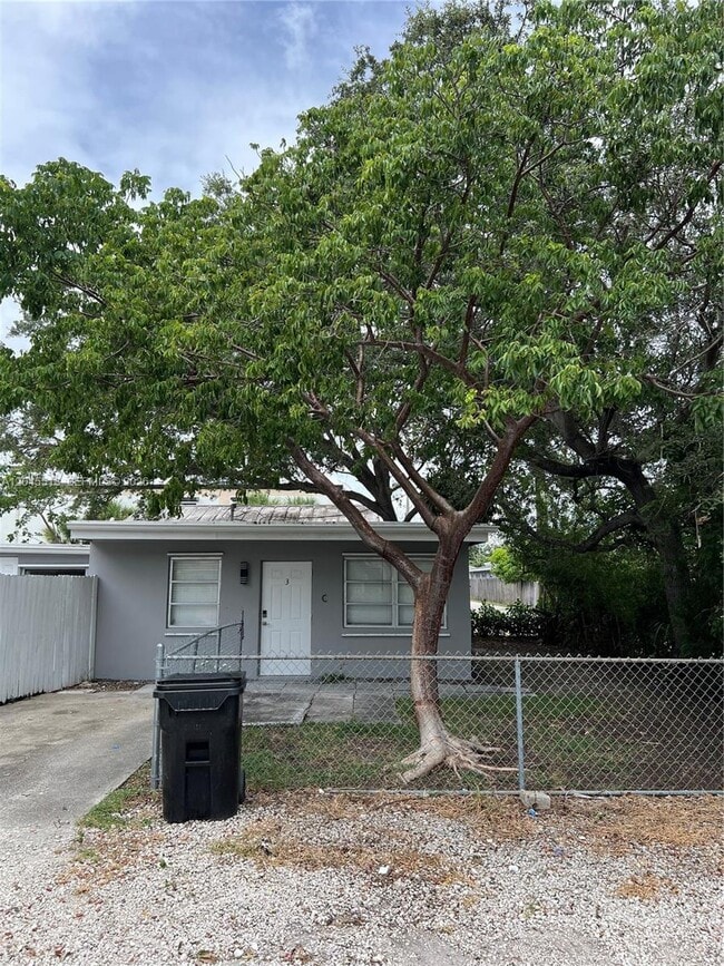 Photo - 325 SW 14th Ct Unidad C