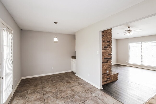 Photo - 2109 Kings Rd