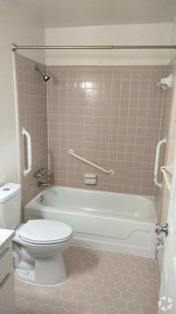 Building Photo - HANCOCK Unit 124 Rental
