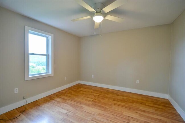 Photo - 1699 N Walnut St