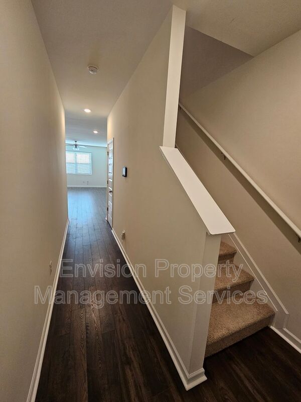 Photo - 611 Dairy Dr