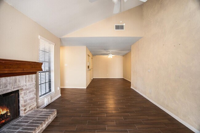 Photo - 18522 Glen Briar Ln
