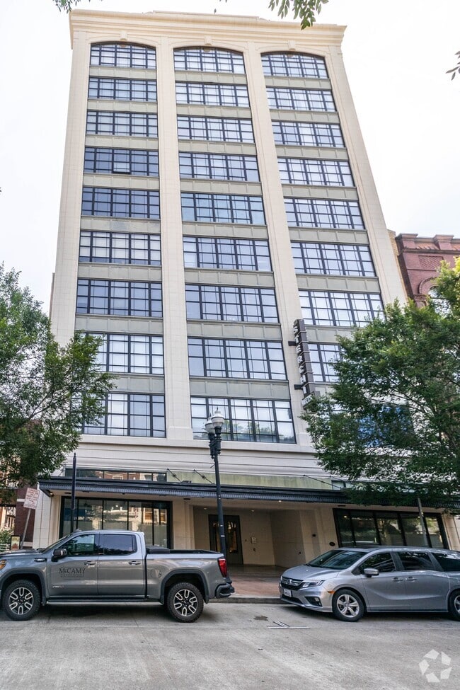 Building Photo - 116 S Gay St Rental