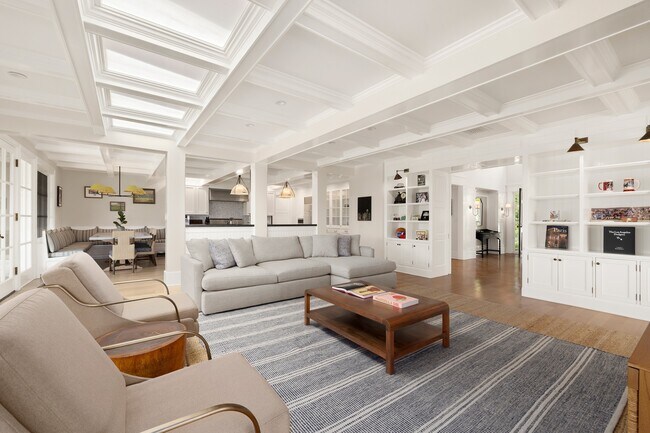 Photo - 521 Spoleto Dr