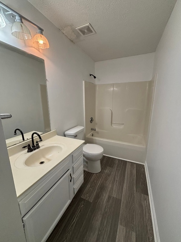 Photo - 33 Wisteria Ln