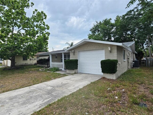 Photo - 4715 Madison St