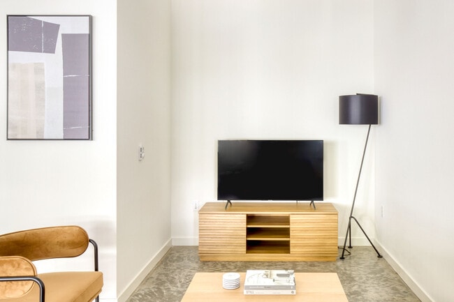 Photo - 330 3rd Ave W Unidad FL4-ID2690A