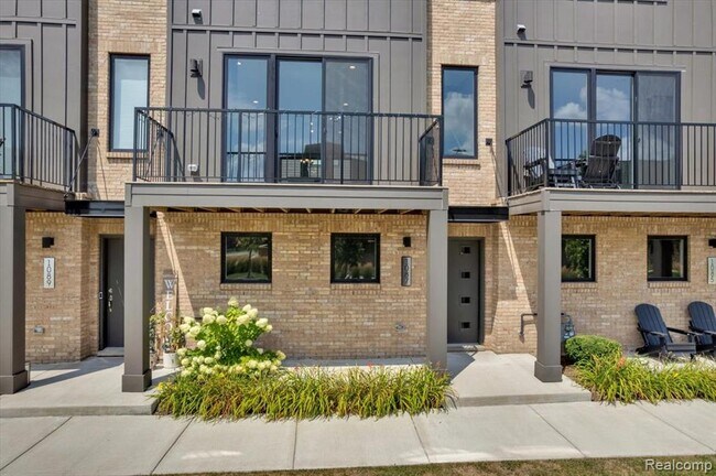 Photo - 1087 Hampton Cir