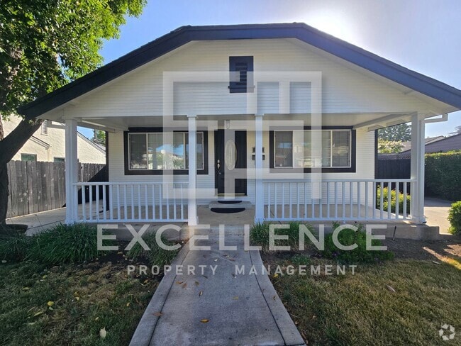 Building Photo - 4/2 House With Fireplace, Pets, Real Hardw...