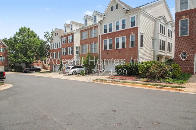 Photo - 20864 Pitt Terrace
