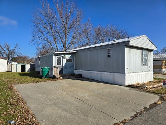 Building Photo - 700 W Ridgeway Ave