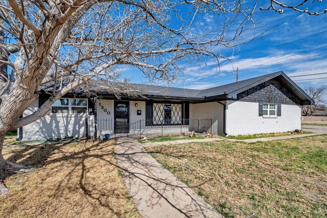 Photo - 1300 Bonham Ave