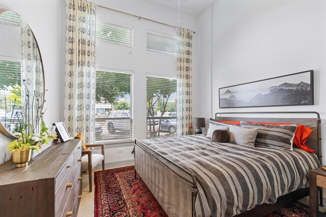 1BD, 1BA - 699SF - Bedroom