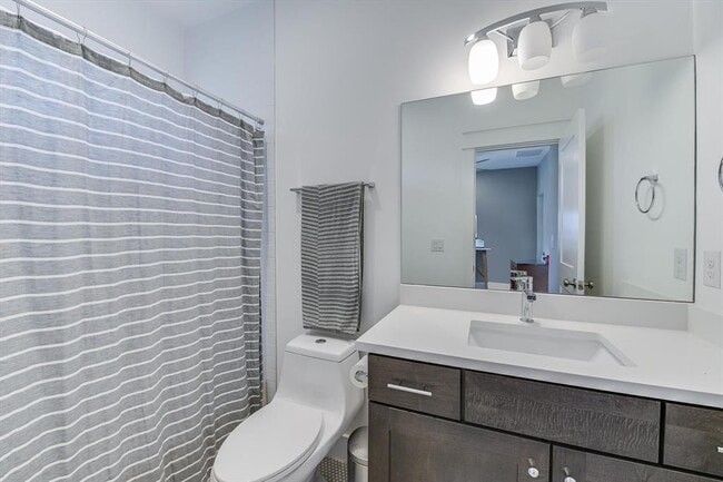 Photo - 112 E 54th St