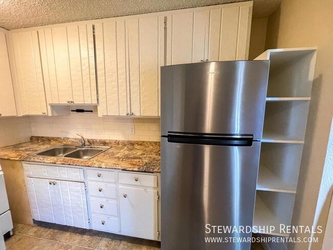 Photo - 893 W 5th Ave Unidad 4