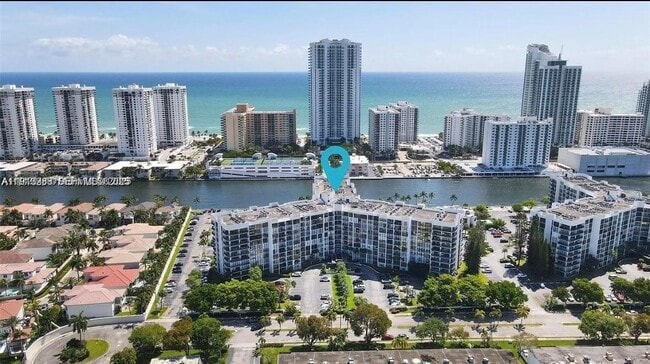 Photo - 1000 Parkview Dr Unit 226