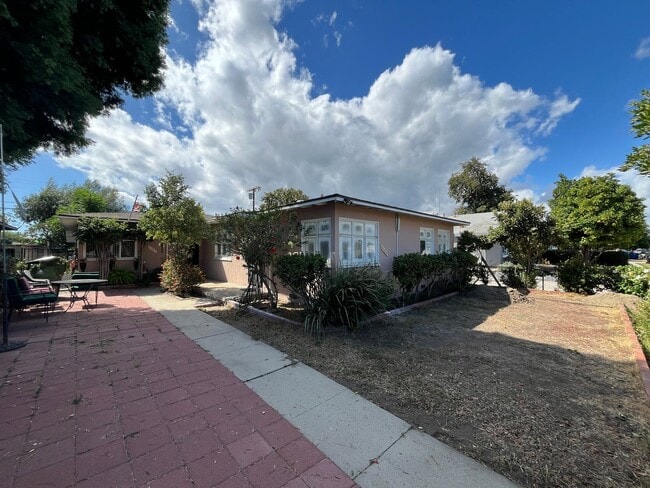Photo - Remodeled 2+1 duplex in Panorama City FOR ...