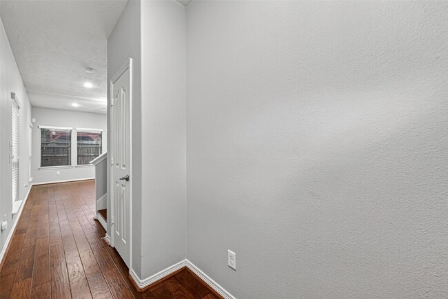 Photo - 8910 Minola Oaks Dr