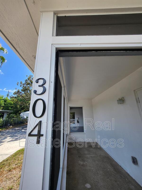 Photo - 304 S Mercury Ave