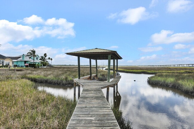 Photo - Welcome to your Florida lifestyle! 5 bedro...