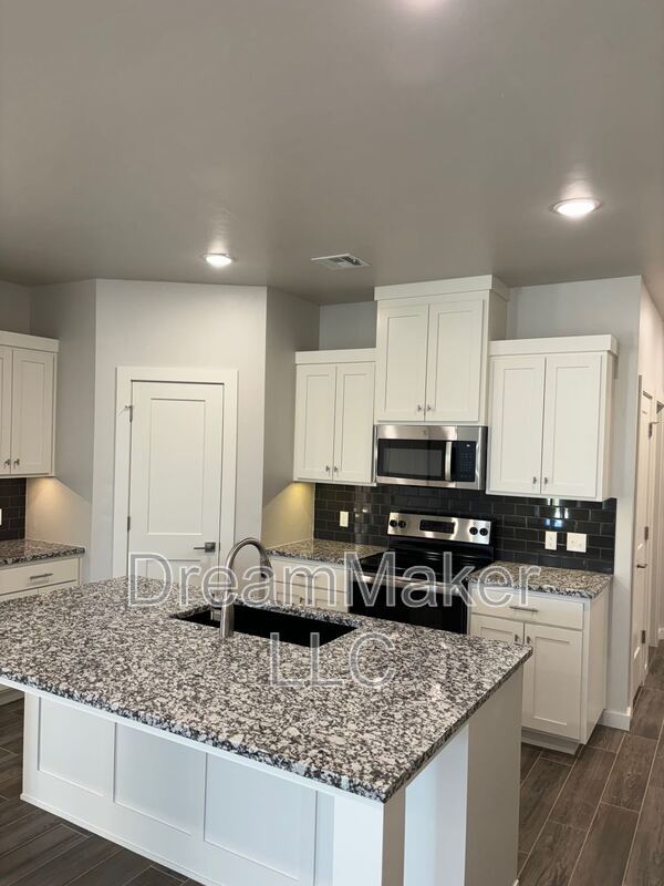 Photo - 909 Riva Pkwy