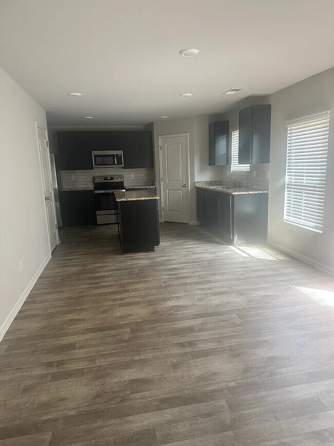 Photo - Room in House on Toronto Cir