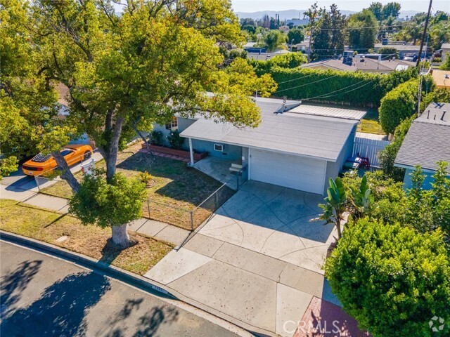 Building Photo - 7865 Cantaloupe Ave Rental