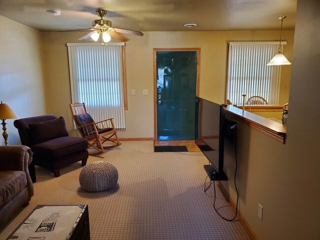 Photo - 325 S Clark St