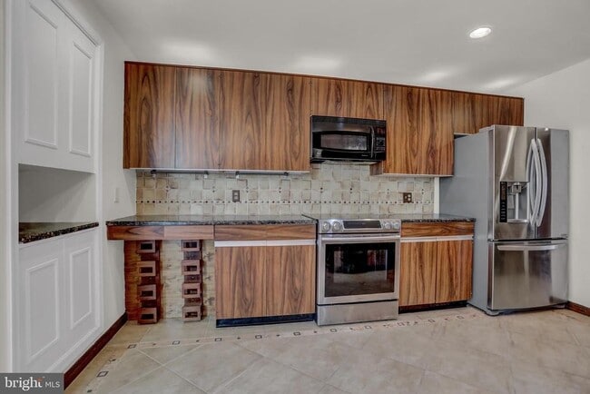 Photo - 2 Coldwater Ct