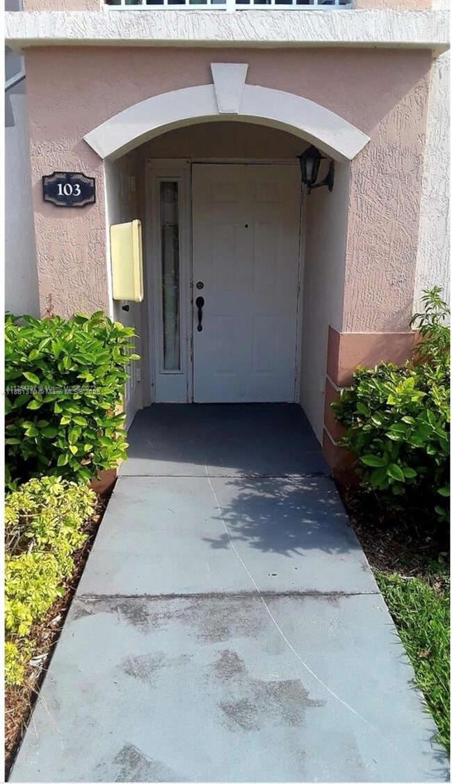 Building Photo - 1261 SE 28th Ct Unit 103 Rental