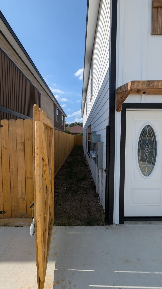 Photo - 2310 Wavell St