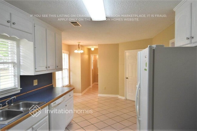 Photo - 135 Lacey Oak Ln