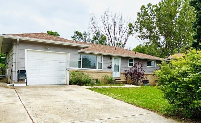 Building Photo - Fantastic 3 Bedroom with a Bonus Room and 1-3/4 Bath Ranch Home with 1 car attached garage - Near...