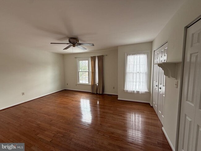 Photo - 52 Faraday Dr