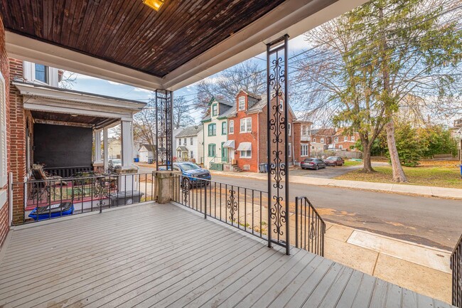 Photo - 378 N Evans St