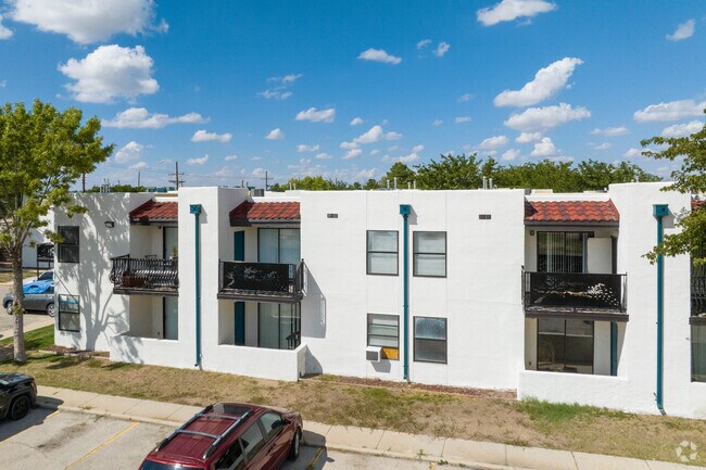Woodleaf Apartments
