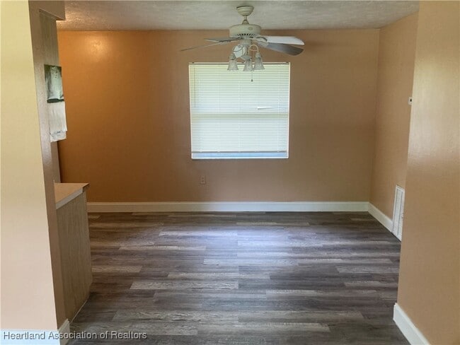 Photo - 1575 Buck St
