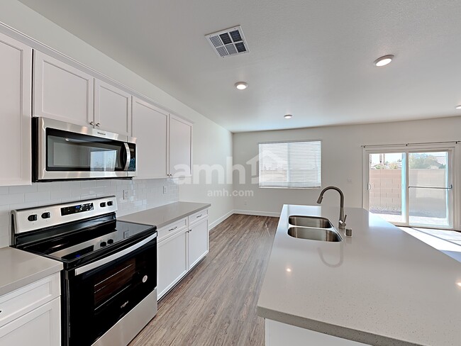 Photo - 2021 Reaves Wy