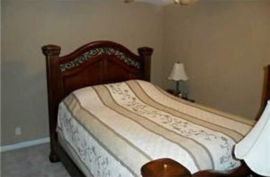 Photo - 404 Hemlock Dr