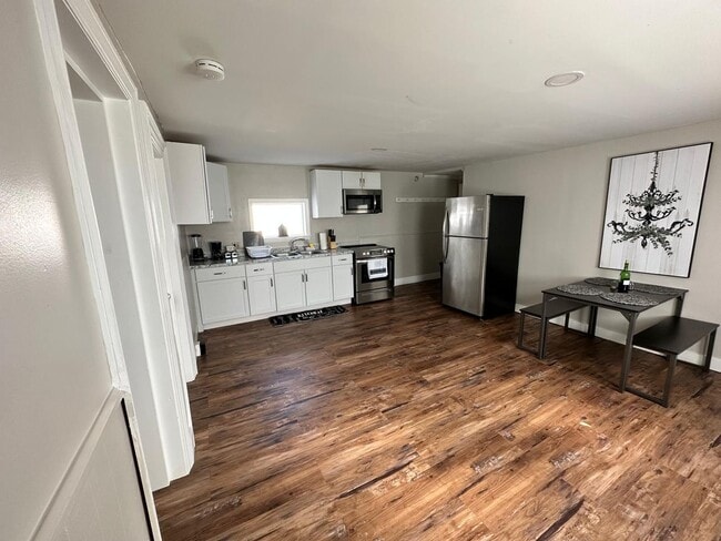 Photo - 112 Silver St Townhome