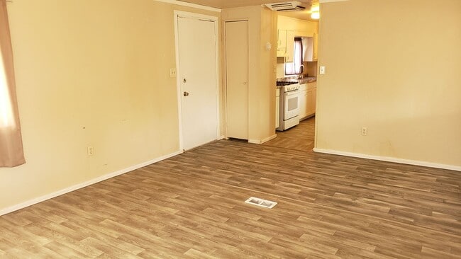 Photo - 2 Bedroom / 2 Bathroom Manufactured Home a...