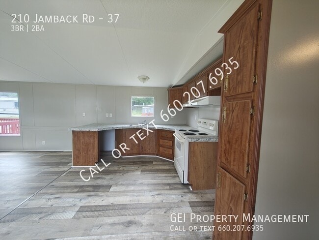 Photo - 210 Jamback Rd