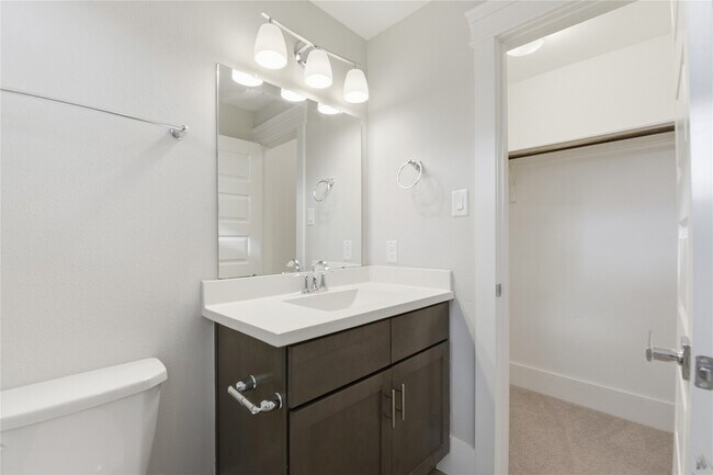 Photo - 819 Algona Ave