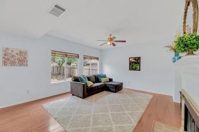 Photo - 16914 Dorman Dr