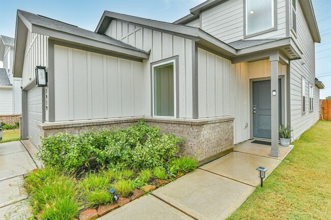 Building Photo - 1919 Quiet Gdn Ln