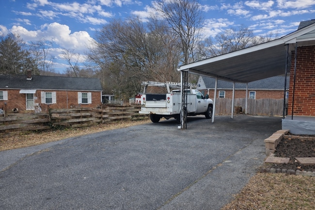 Photo - 8 W Chestnut Hill Rd