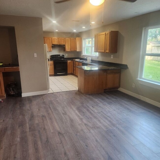 Building Photo - 8502 Riverside Walk Ln Rental