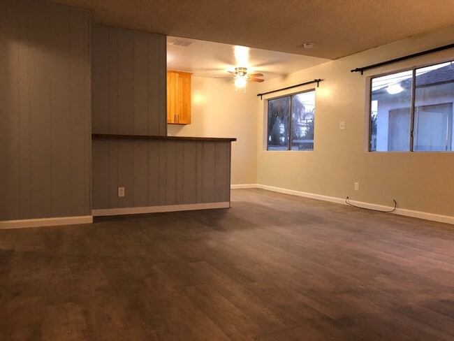 Building Photo - 2107 Earl Ave Unit 4