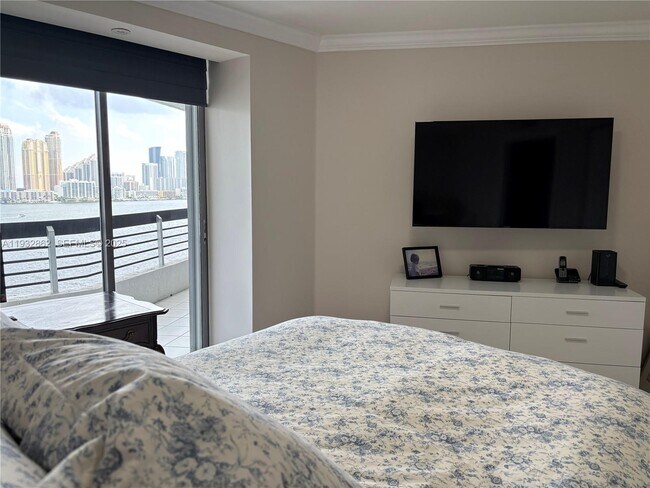 Photo - 3530 Mystic Pointe Dr Unidad 1212